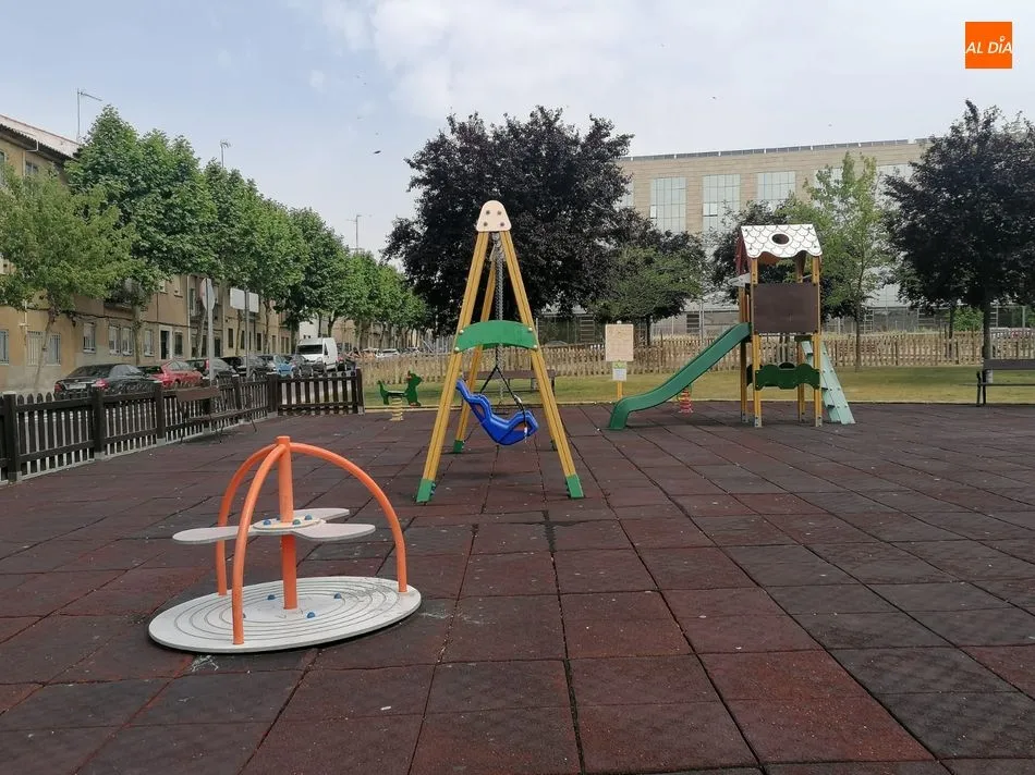 Foto 2 - El Ayuntamiento mejorar&aacute; la zona de juegos infantiles de la calle Nueva de San Bernardo
