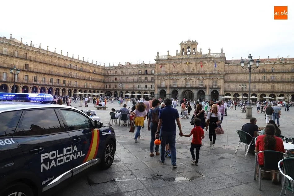 Foto 7 - Clima veraniego con calles repletas de p&uacute;blico en Salamanca