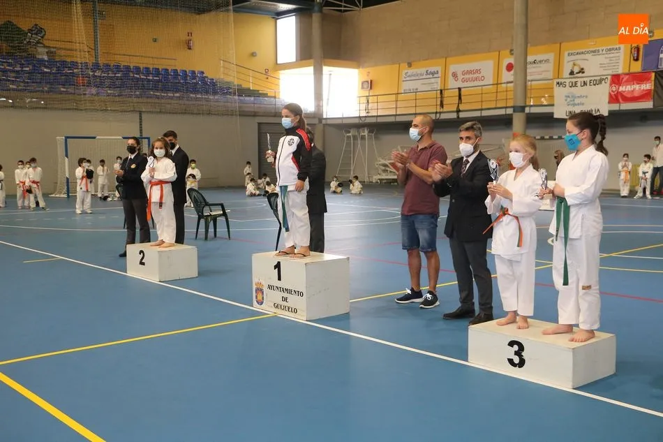 Foto 10 - Un centenar de j&oacute;venes karatecas disputan el campeonato provincial de edades en Guijuelo