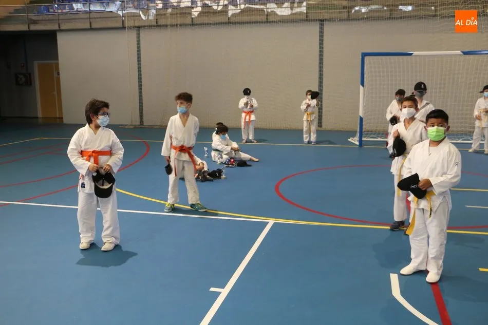 Foto 5 - Un centenar de j&oacute;venes karatecas disputan el campeonato provincial de edades en Guijuelo