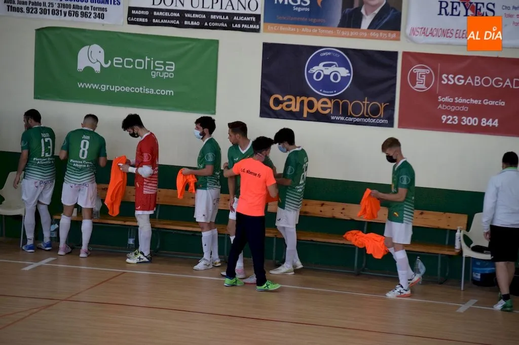 Foto 4 - Ag&oacute;nica victoria del Piensos Dur&aacute;n Albense en el &uacute;ltimo minuto contra el Ventorrillo FS (3-2)