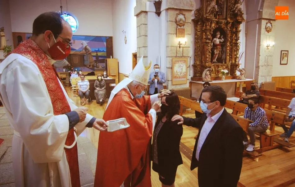 Foto 9 - Seis j&oacute;venes se confirman en la Parroquia de San Crist&oacute;bal  