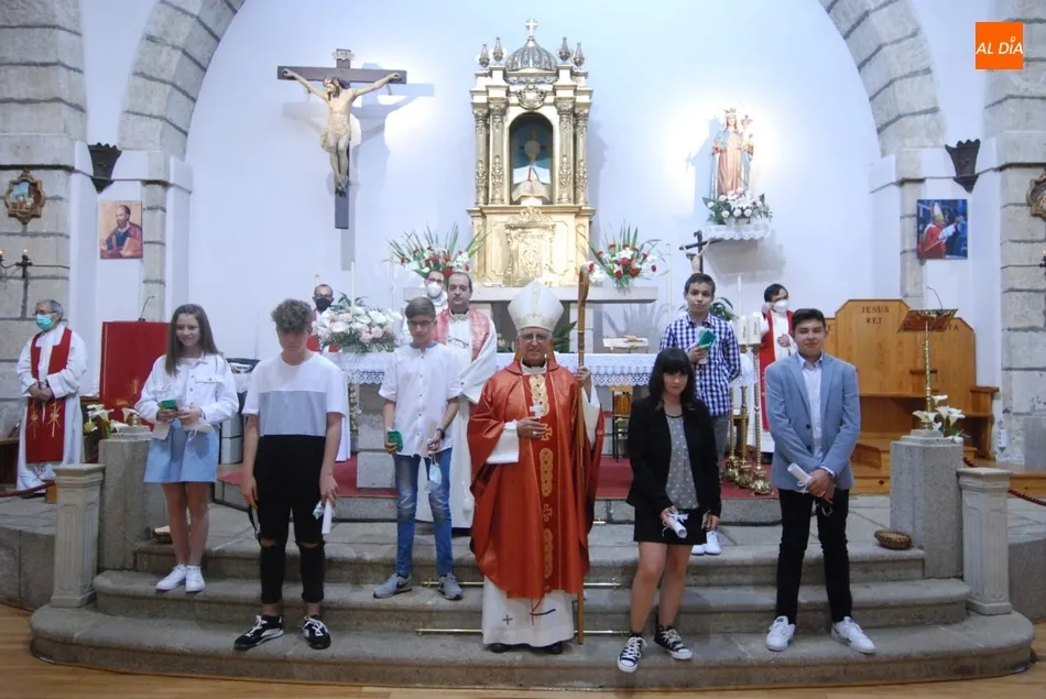 Seis jóvenes se confirman en la Parroquia de San Cristóbal  