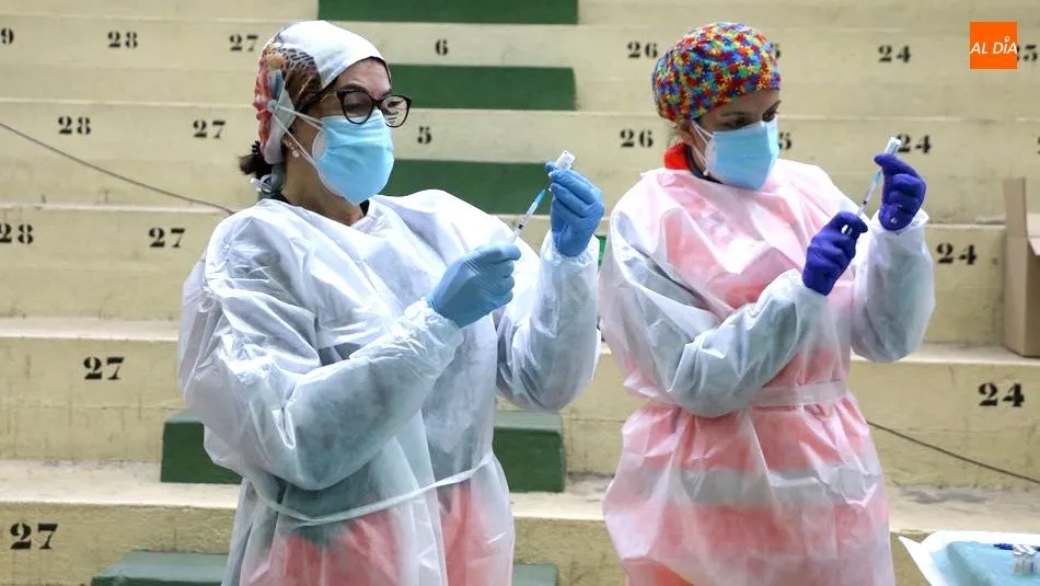 Este martes 1 de junio les llega el turno a los que este año cumplen entre 52 y 55 años / CORRAL