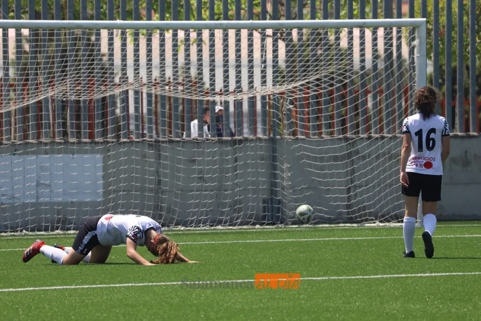 Foto 6 - Dura derrota del Salamanca UDS Femenino en el &uacute;ltimo partido de Sergio Mata (1-5)