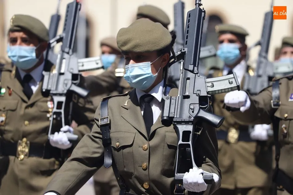 Foto 5 - El Regimiento de Ingenieros honra a su patr&oacute;n con un desfile limitado por la pandemia