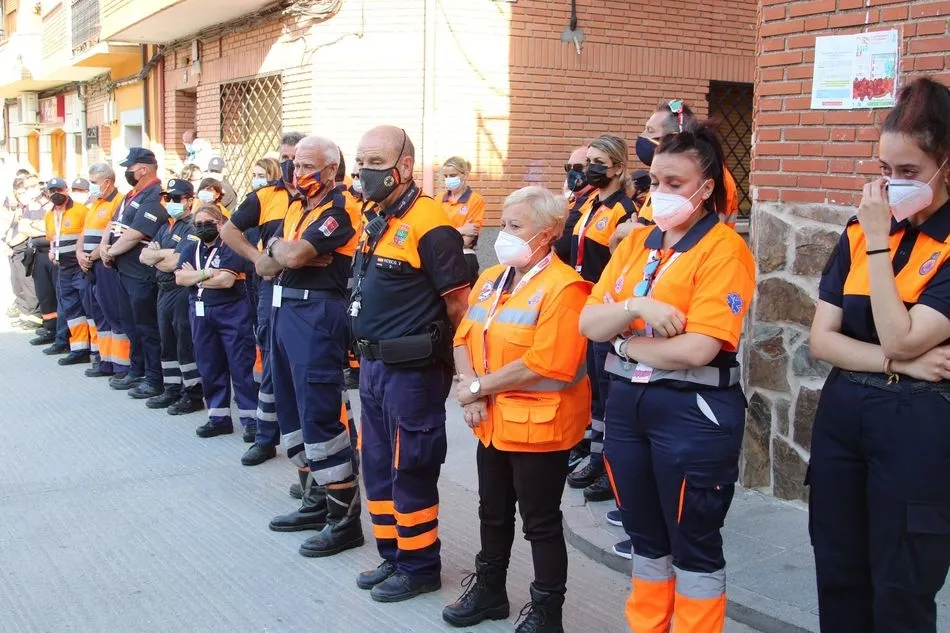 La agrupación de Piedralavés guarda un minuto de silencio en memoria de Begoña