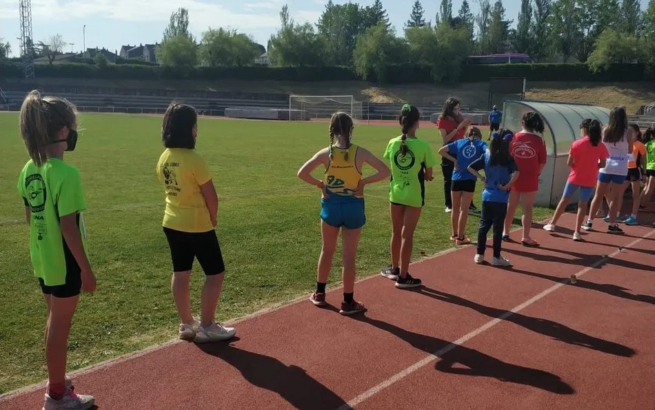 Foto 10 - Buen papel de los representantes del CD Los Leones de Vitigudino en los Juegos Escolares  