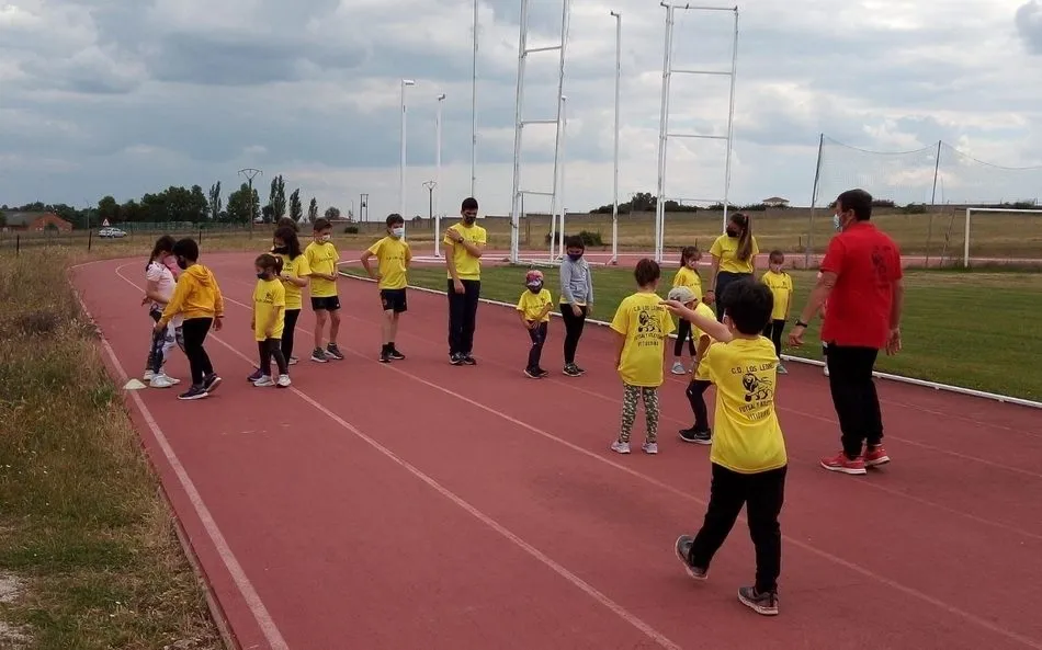 Foto 7 - Buen papel de los representantes del CD Los Leones de Vitigudino en los Juegos Escolares  