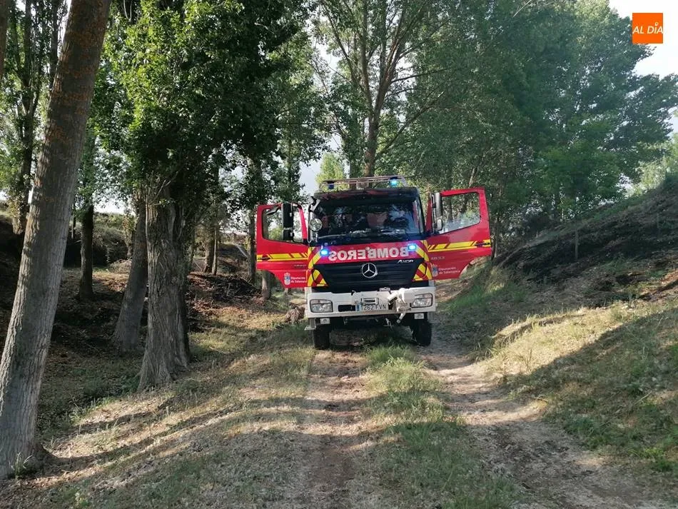 Los bomberos sofocan un pequeño incendio de maleza en Villoruela  