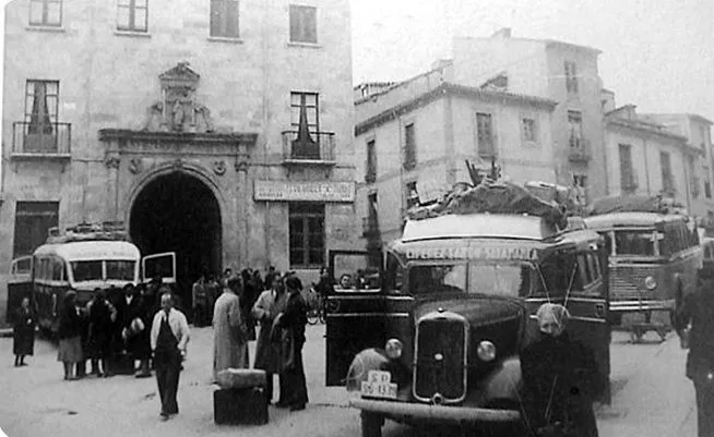 Cocheras de San Isidro situadas en la calle Serranos