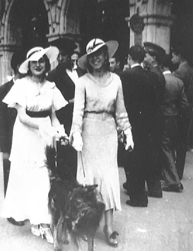 Foto 2 - La elegancia del vestir en el siglo XX