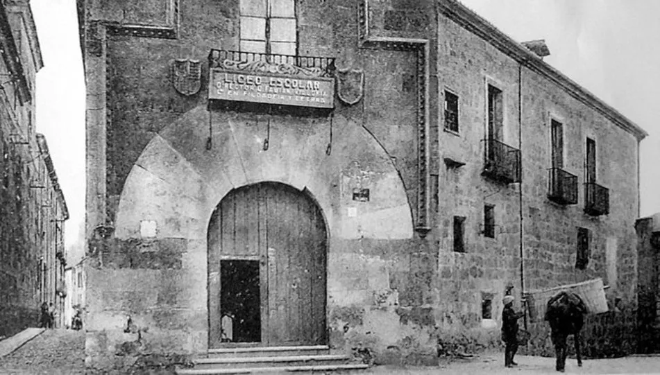 Cuando la Casa de María la Brava era Liceo escolar