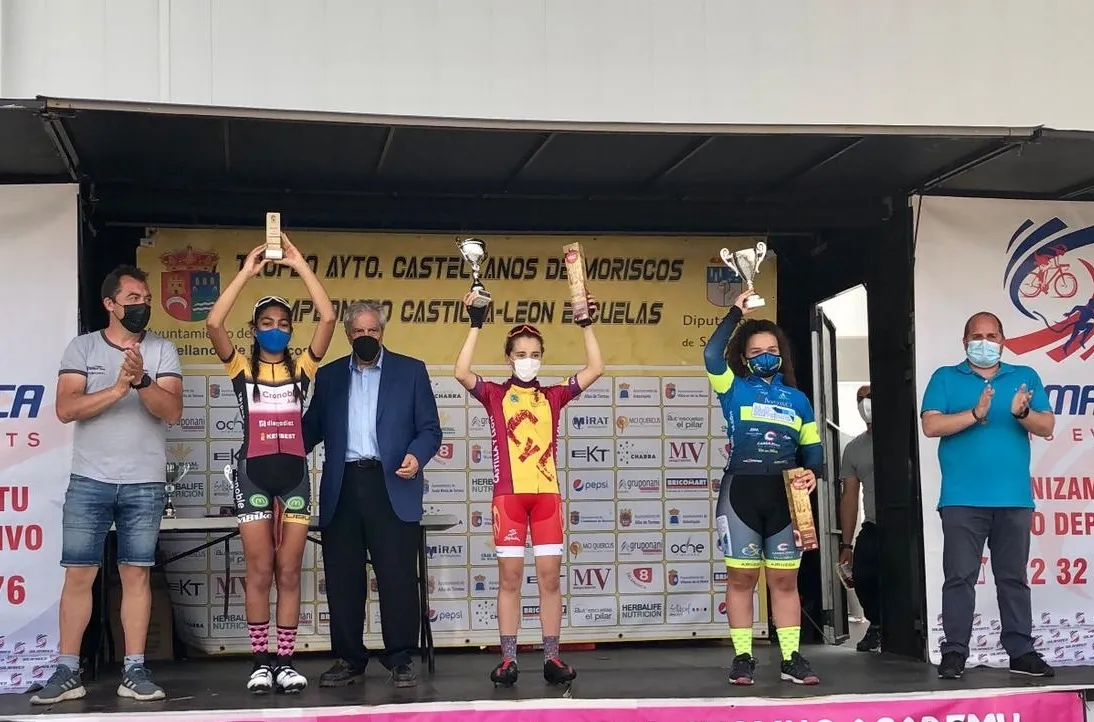 Uno de los podios en Castellanos de Moriscos