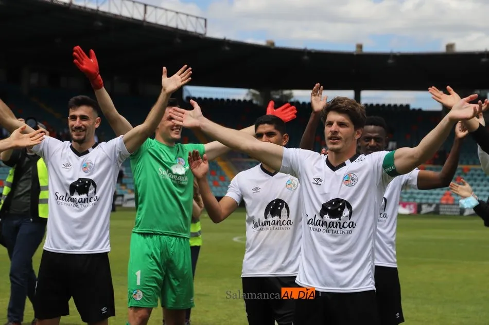Futbolistas del Salamanca UDS, en su despedida del curso / Lydia González