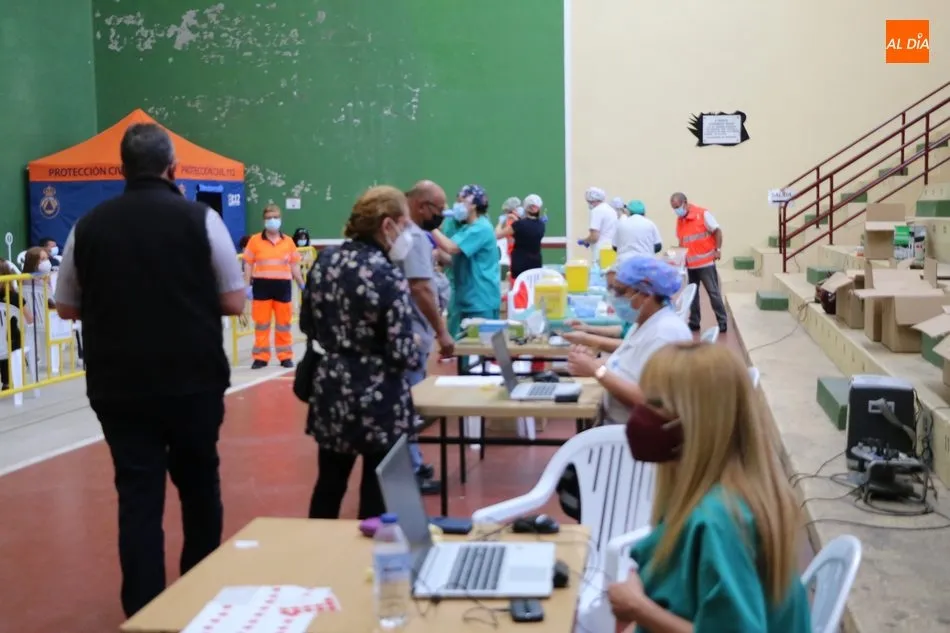 Foto 11 - R&aacute;pida vacunaci&oacute;n en Vitigudino para m&aacute;s de 600 personas de entre 52 y 55 a&ntilde;os  