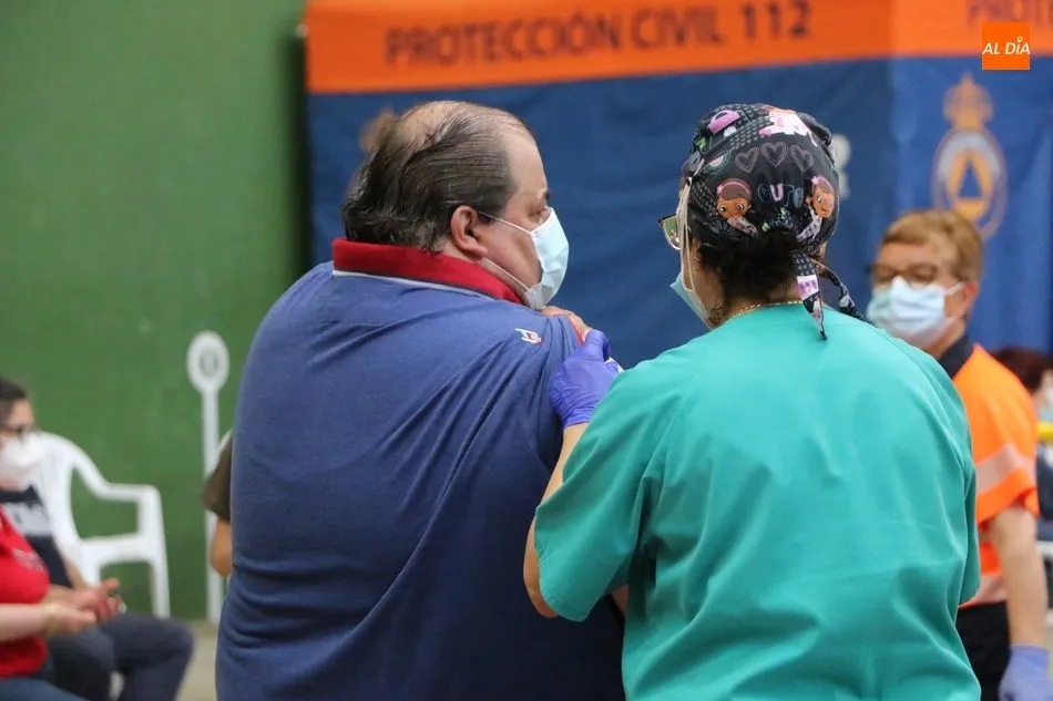 Foto 9 - R&aacute;pida vacunaci&oacute;n en Vitigudino para m&aacute;s de 600 personas de entre 52 y 55 a&ntilde;os  