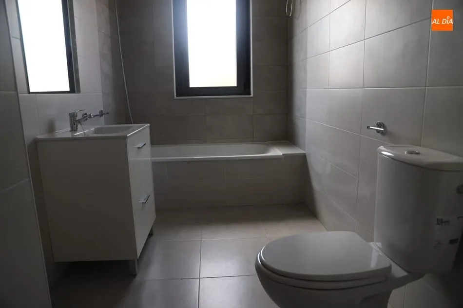 Foto 11 - Entregadas las llaves a los 15 primeros inquilinos de la nueva promoci&oacute;n de vivienda p&uacute;blica de...