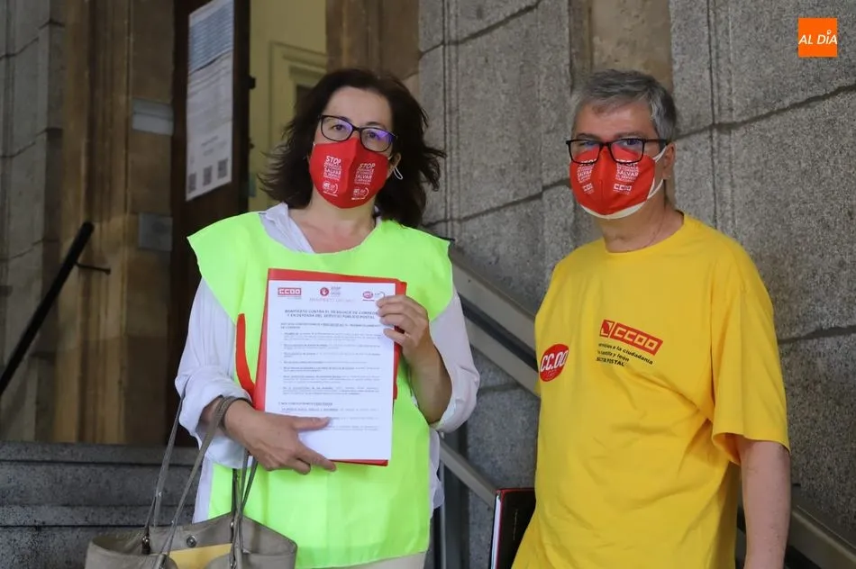 Foto 3 - Caravana reivindicativa de profesionales de Correos para denunciar el &ldquo;desguace del sistema...