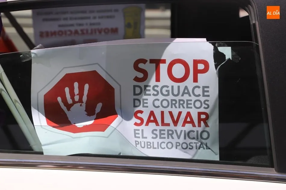 Foto 11 - Caravana reivindicativa de profesionales de Correos para denunciar el &ldquo;desguace del sistema...