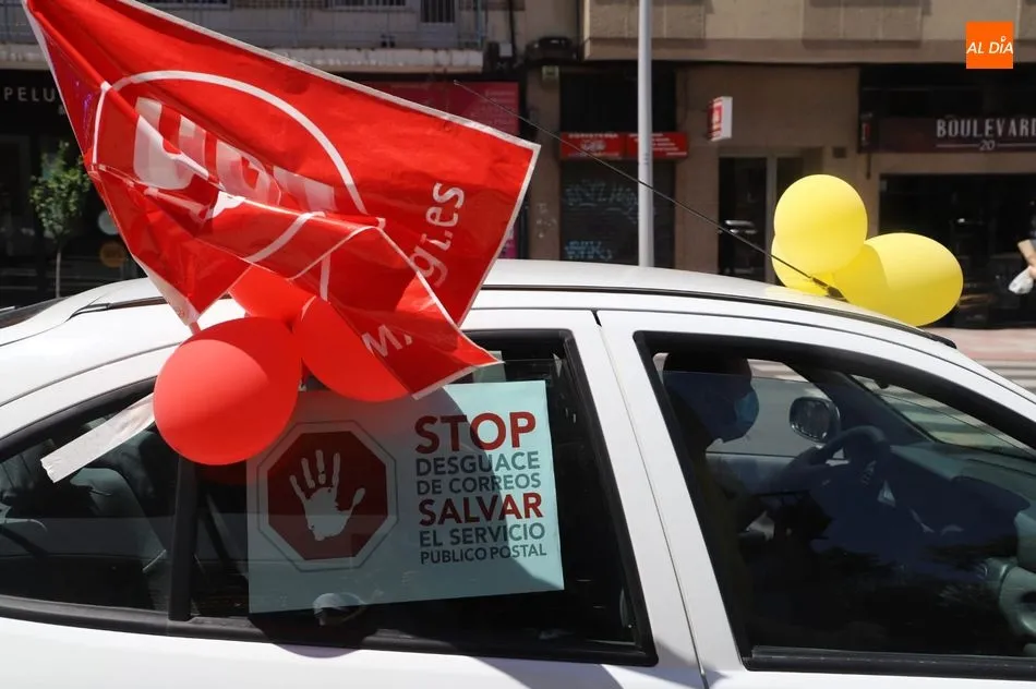 Foto 8 - Caravana reivindicativa de profesionales de Correos para denunciar el &ldquo;desguace del sistema...