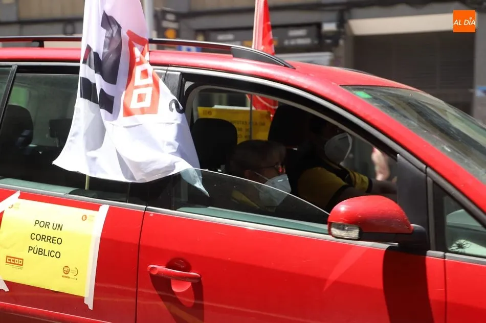 Foto 7 - Caravana reivindicativa de profesionales de Correos para denunciar el &ldquo;desguace del sistema...