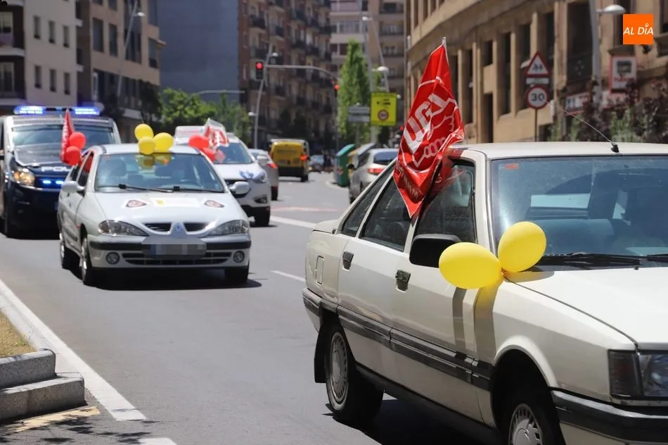 Foto 4 - Caravana reivindicativa de profesionales de Correos para denunciar el &ldquo;desguace del sistema...