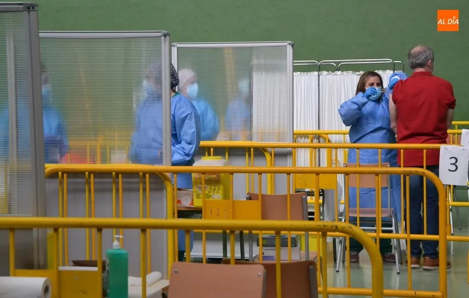 Vacunadas las personas de 1966 a 1968 de cuatro zonas y desvelada la fecha para los de 1969 y 1970  