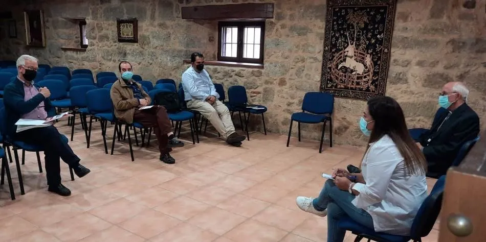 Foto 3 - Los arciprestes explican a C&aacute;ritas la problem&aacute;tica de sus territorios  