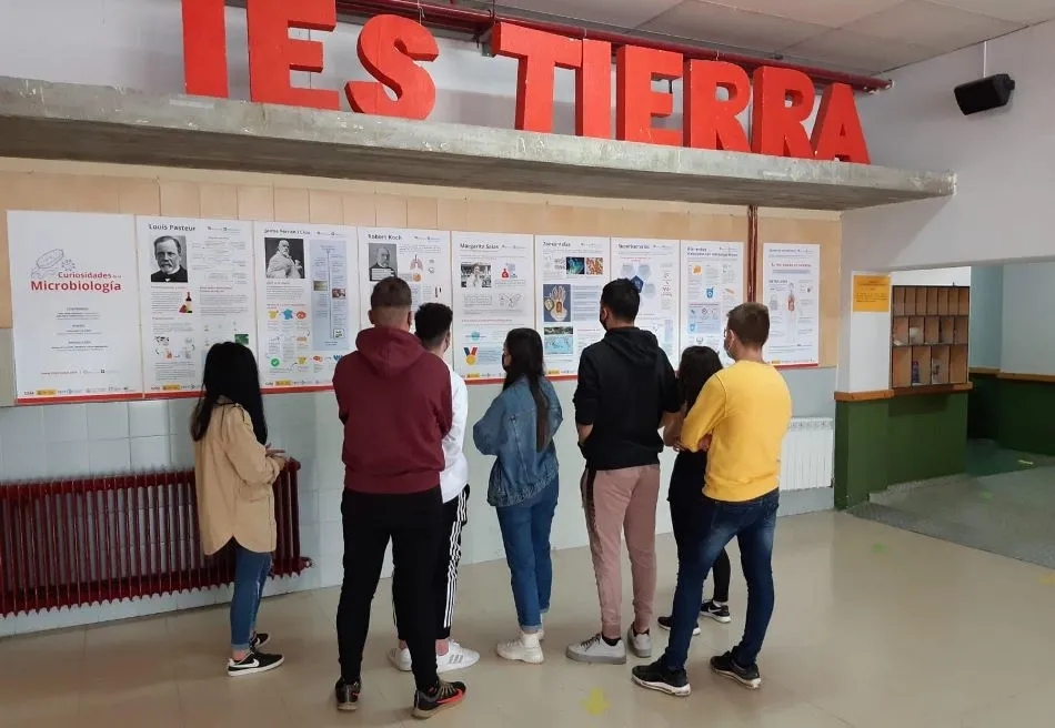 Foto 3 - El Festival Primavera Cient&iacute;fica de la USAL llega al Colegio Mir&oacute;briga y al IES Tierra  