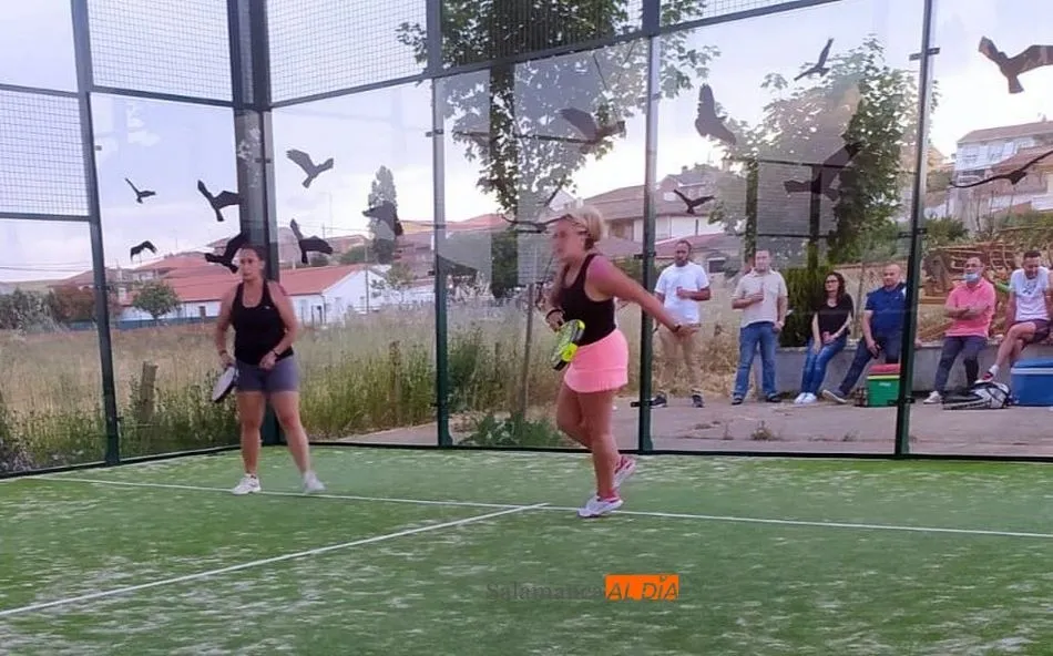 Foto 2 - El primer torneo de p&aacute;del para inaugurar la nueva pista de Topas