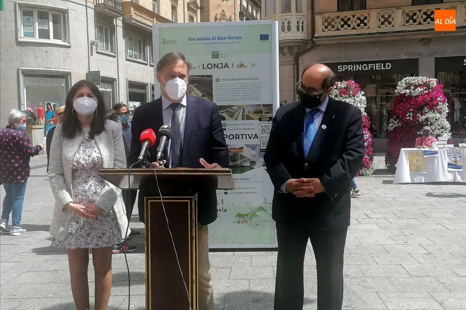 Foto 3 - El Ayuntamiento muestra en una exposici&oacute;n los avances para hacer la ciudad es m&aacute;s saludable y...