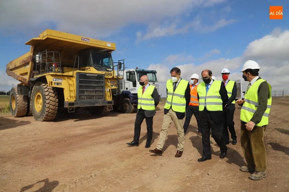 Foto 4 - Comienzan las obras de urbanizaci&oacute;n de Pe&ntilde;a Alta con el fin de acelerar la llegada de proyectos...
