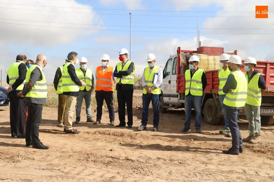 Foto 2 - Comienzan las obras de urbanizaci&oacute;n de Pe&ntilde;a Alta con el fin de acelerar la llegada de proyectos...