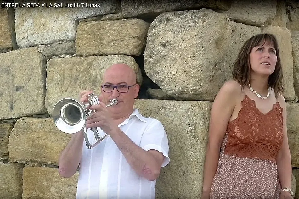 Foto 2 - A ritmo de bosanova, la bejarana Judith Siete Lunas saca a la luz su nuevo single &lsquo;Entre la seda...