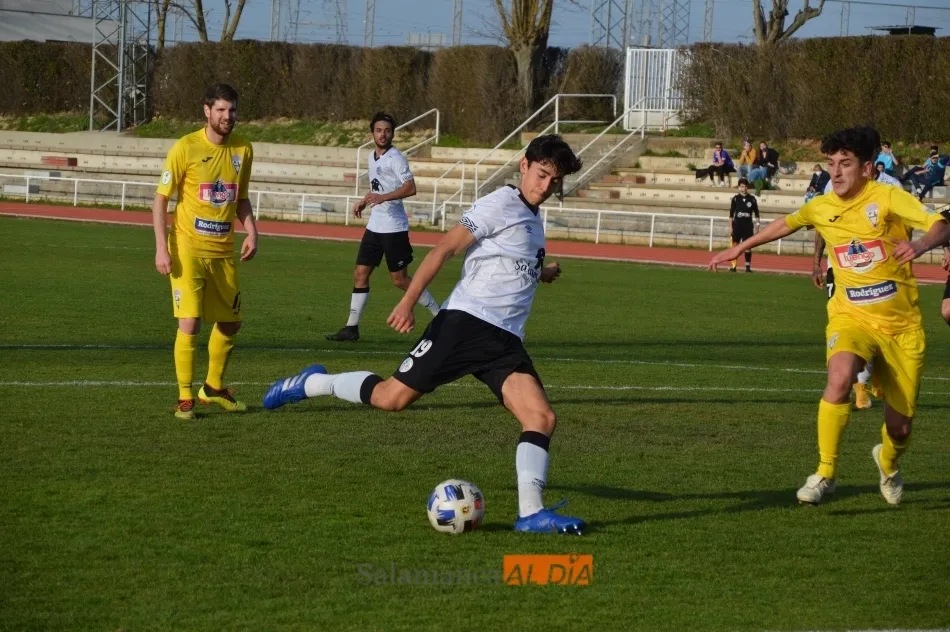 Fer Romero, justo antes de chutar a puerta / Carlos Cuervo