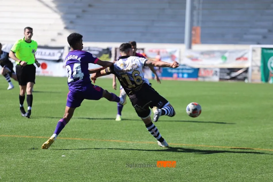 Luis Acosta, ante el filial del Valladolid / Lydia González