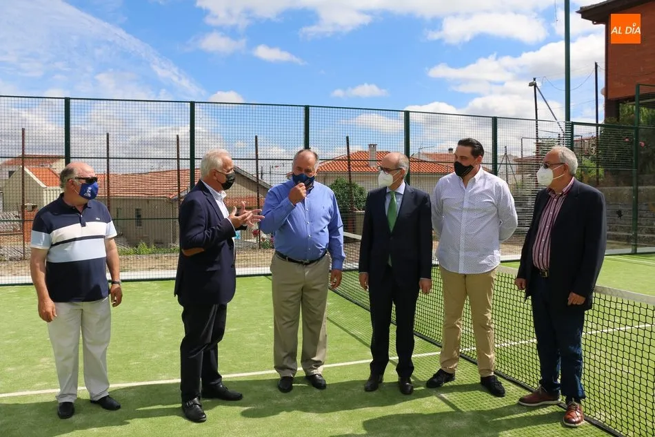 El presidente de la Diputación inaugura la remozada Plaza Mayor de Villarino de los Aires  