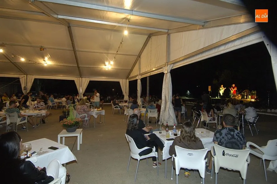 Foto 2 - El Paraje vuelve a abrir sus puertas prometiendo un verano lleno de actuaciones musicales, humor y...