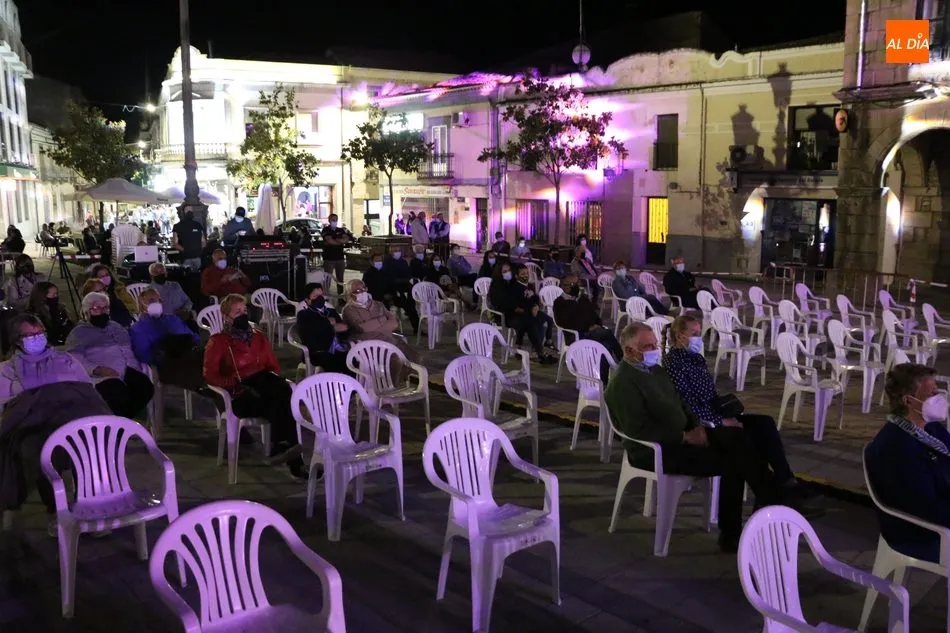 Foto 3 - Excelente actuaci&oacute;n en Vitigudino de Luis Mu&ntilde;oz en sus tributos a Julio Iglesias y Raphael  
