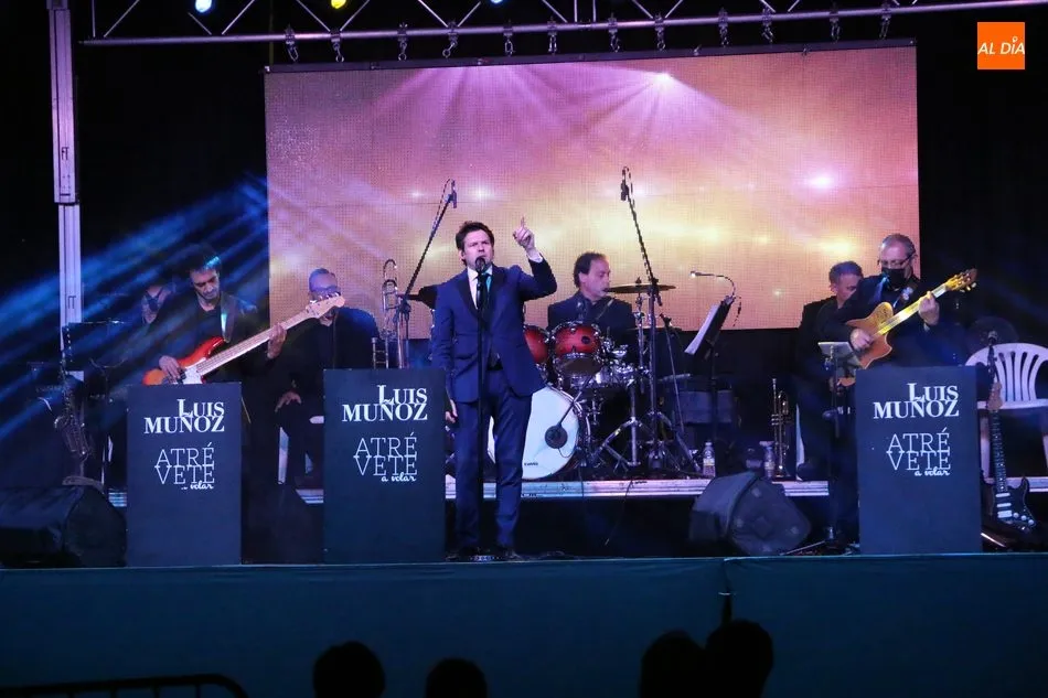 Foto 8 - Excelente actuaci&oacute;n en Vitigudino de Luis Mu&ntilde;oz en sus tributos a Julio Iglesias y Raphael  