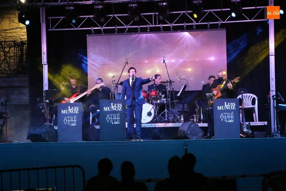 Foto 2 - Excelente actuaci&oacute;n en Vitigudino de Luis Mu&ntilde;oz en sus tributos a Julio Iglesias y Raphael  
