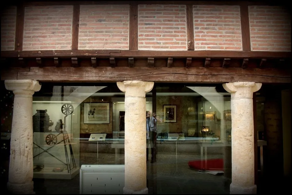 Patio de la Casa de las Viejas, donde está la Filmoteca de Castilla y León. Foto de José Amador Martín
