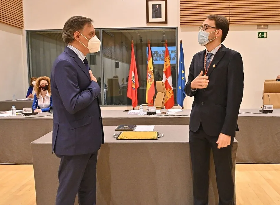 Foto 9 - &Aacute;ngel Fern&aacute;ndez Silva toma posesi&oacute;n como nuevo concejal del Ayuntamiento de Salamanca