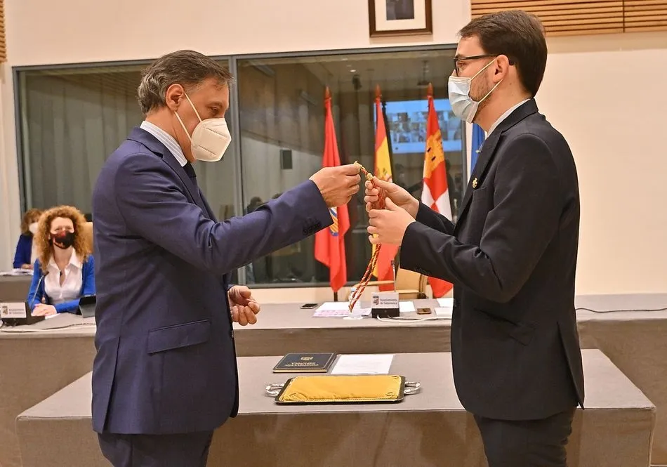 Foto 8 - &Aacute;ngel Fern&aacute;ndez Silva toma posesi&oacute;n como nuevo concejal del Ayuntamiento de Salamanca