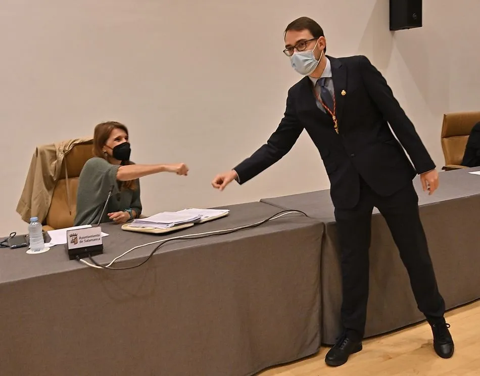 Foto 6 - &Aacute;ngel Fern&aacute;ndez Silva toma posesi&oacute;n como nuevo concejal del Ayuntamiento de Salamanca