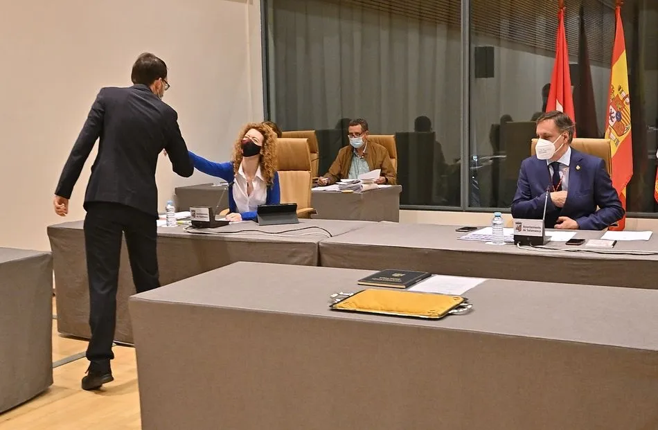 Foto 5 - &Aacute;ngel Fern&aacute;ndez Silva toma posesi&oacute;n como nuevo concejal del Ayuntamiento de Salamanca