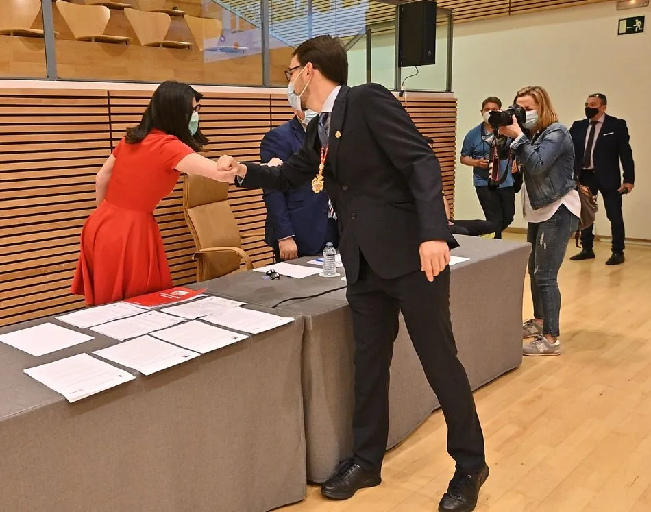 Foto 2 - &Aacute;ngel Fern&aacute;ndez Silva toma posesi&oacute;n como nuevo concejal del Ayuntamiento de Salamanca
