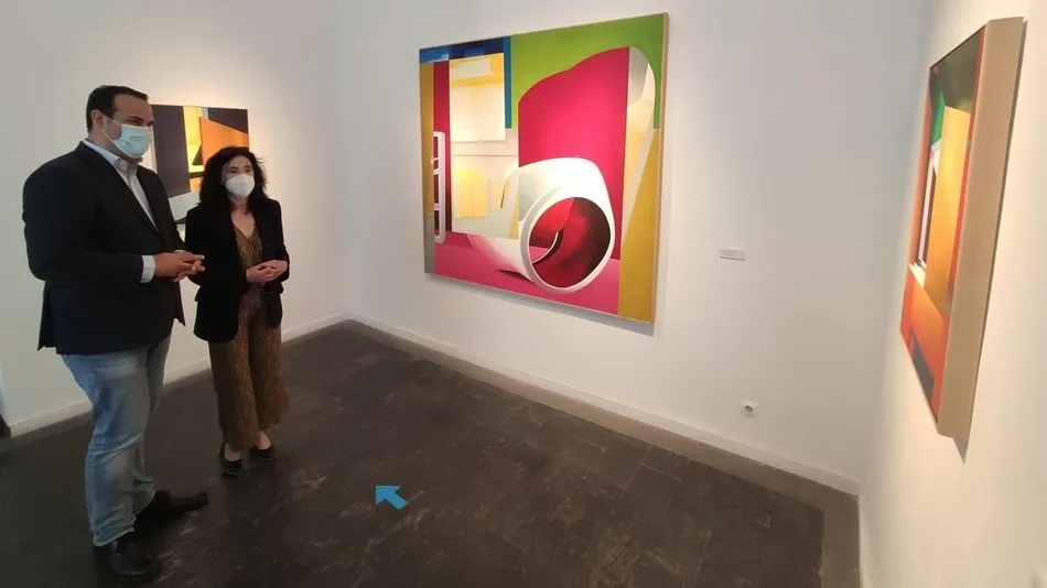 El diputado de Cultura, David Mingo, y la artista Ángeles Mauriño en La Salina. Foto EP