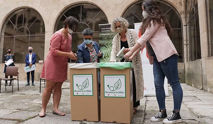 Presentación de Reconecta la USAL en el Patio de Escuelas Mayores